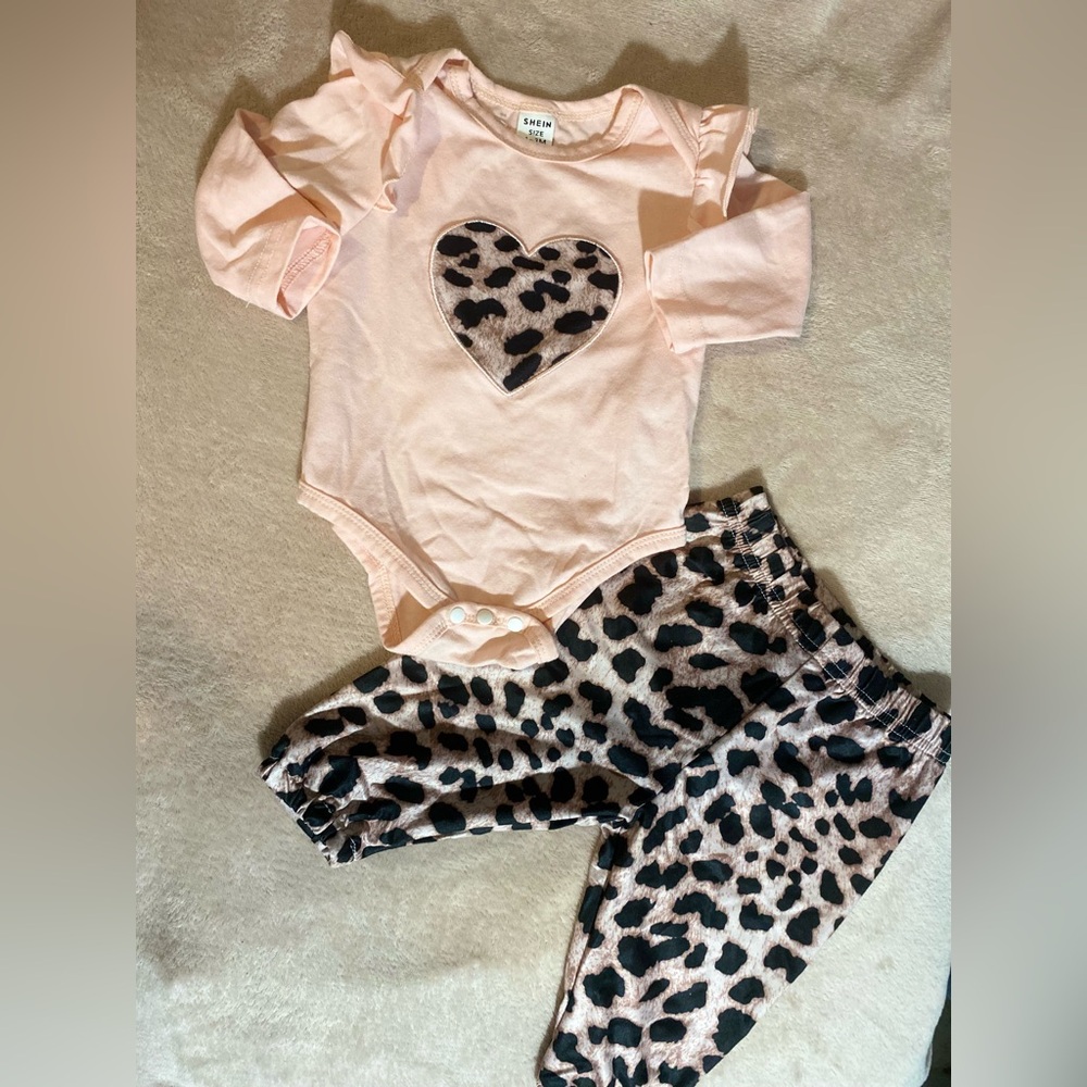 SHEIN Pink Leopard Baby Set